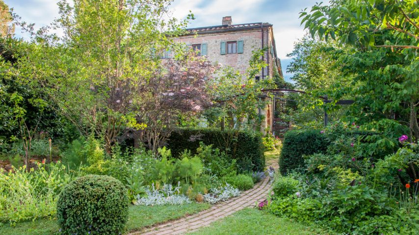 Storica fattoria del XII secolo nella campagna toscana.
