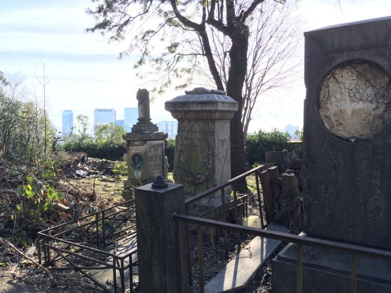 Il Cimitero dei Colerosi a Napoli devastato da lavori abusivi