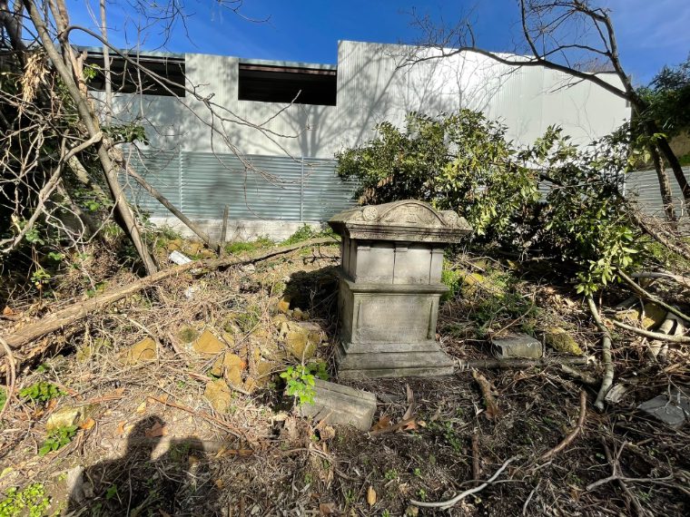 Il Cimitero dei Colerosi a Napoli devastato da lavori abusivi