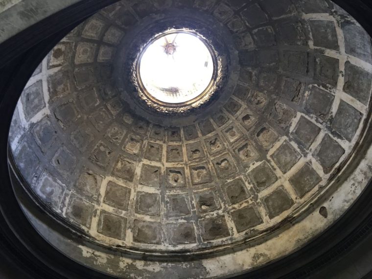Il Cimitero dei Colerosi a Napoli devastato da lavori abusivi
