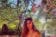 In bikini e con i capelli lisci