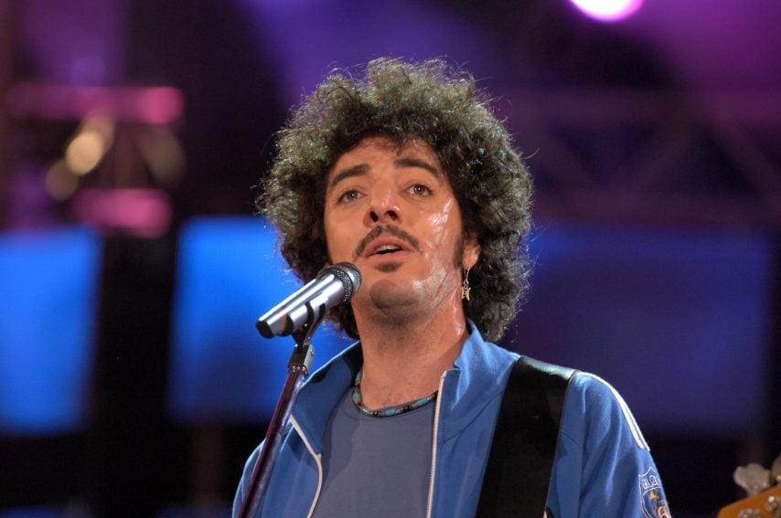 Felpa azzurra e t-shirt celeste