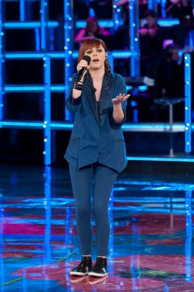 Sneakers e leggins blu