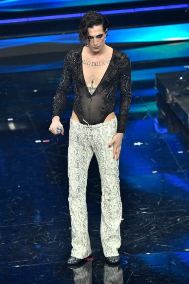 Body trasparente per il cantante Damiano