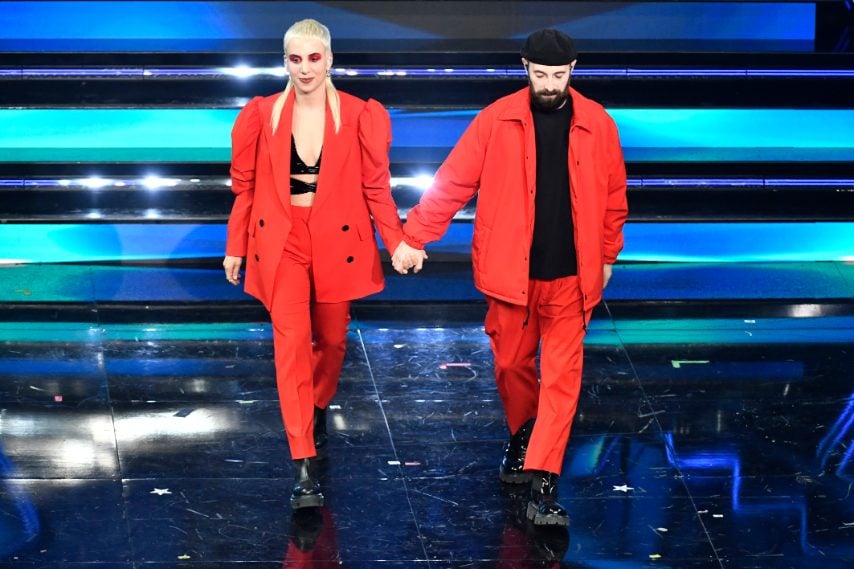Look coordinati in total red per il duo