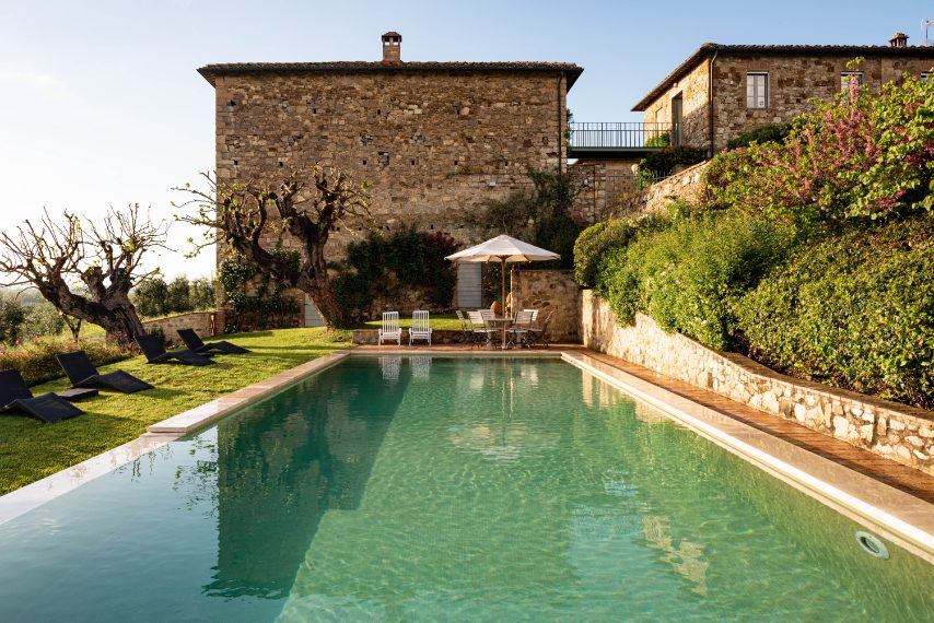 Villa Al eri è un gioiello dell’ospitalità toscana, tanto da essere apparsa sui più autorevoli magazine di design, tra cui Casa Vogue. Elegante e spazioso, questo retreat racchiude l’essenza della vacanza nella campagna toscana. Dove si trova: Castelnuovo Berardenga (Toscana)