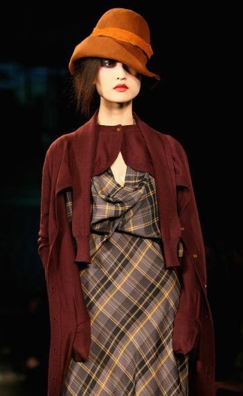 La stilista ha usato questo tessuto così spesso che ne hanno creato una versione con il suo nome