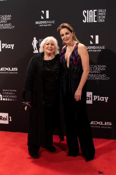 Il look era completato da gioielli Crivelli