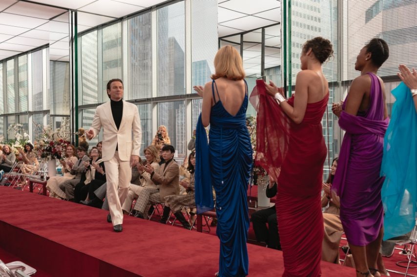 Lo stilista a una fine della sua sfilata ATSUSHI NISHIJIMA/NETFLIX