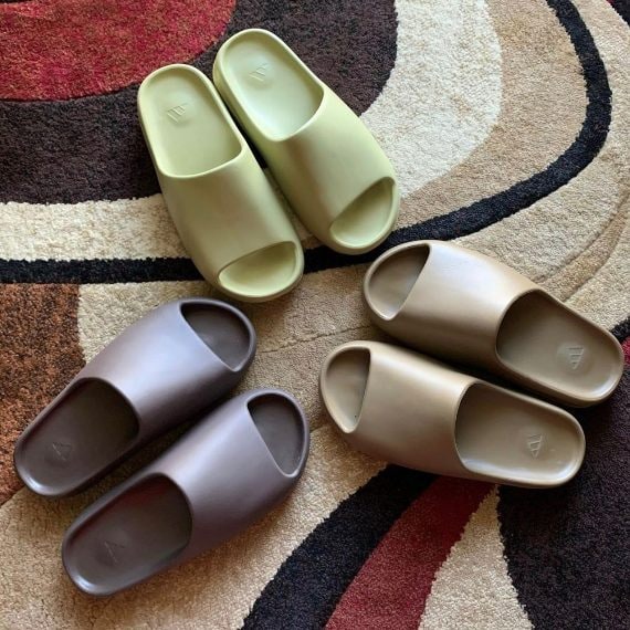 Le ciabatte Yeezy in vari colori