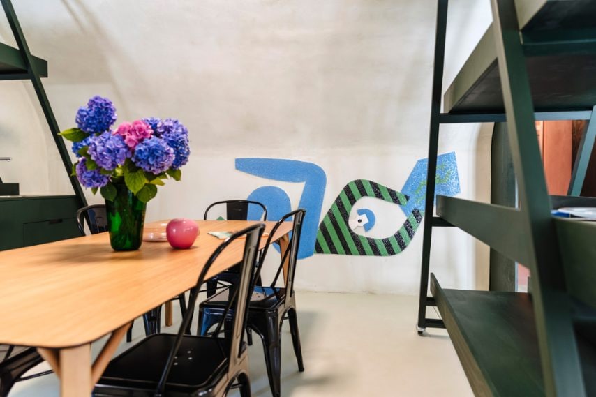 Si trova a Lavenone, tra le montagne della provincia di Brescia, e può accogliere fino a due persone. Link all’alloggio: www.airbnb.com/rooms/41708056