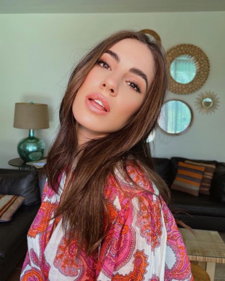 L'influencer debutta in questa occasione alla conduzione di un programma