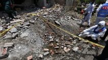 Pakistan, potente esplosione: squarciata una zona residenziale nella città di Lahore