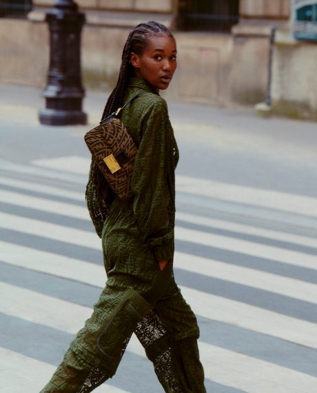 Il video è ambientato a Parigi