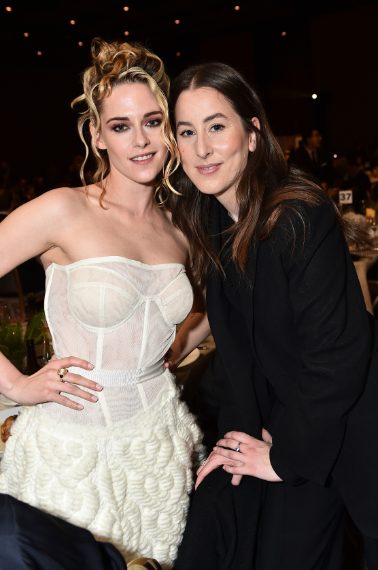 l'attrice posa con Alana Haim