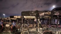 Incendio nel deposito Atac di Tor Sapienza: una trentina gli autobus danneggiati