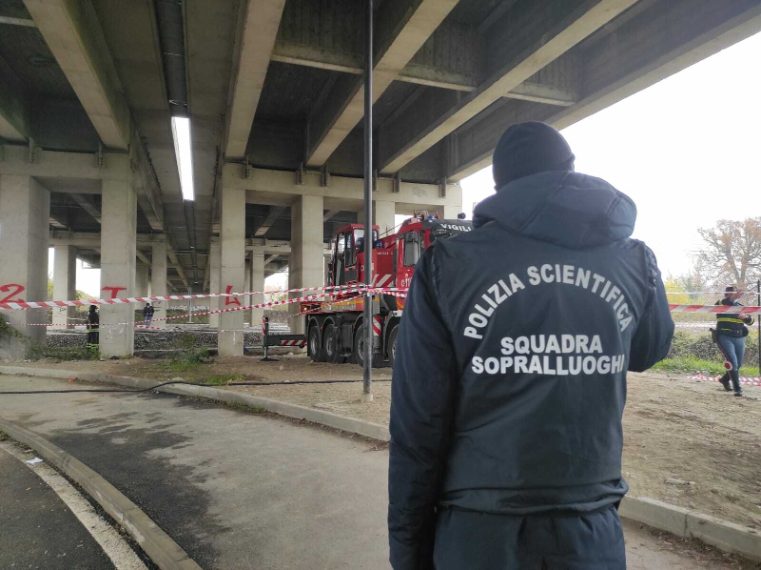 Altre 3 persone sarebbero rimaste ferite nell'impatto secondo le prime informazioni fornite. Un 18enne è in gravi condizioni