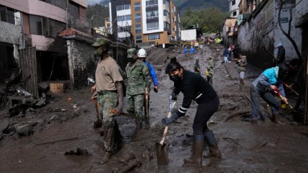 Tragedia in Ecuador, alluvione a Quito: dopo la frana mortale la ricerca dei dispersi