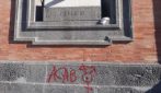 Palazzo Reale a Napoli vandalizzato con i graffiti