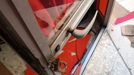 Vandalizzata la sede dell'associazione partigiani a Napoli: raid nella notte