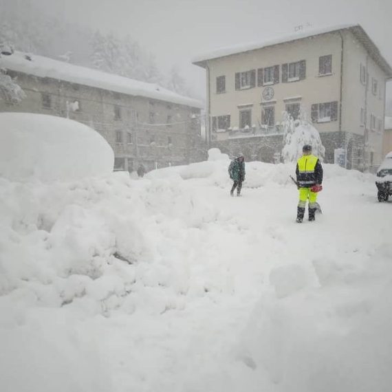 A Badia Tedalda (Arezzo) la neve ha raggiunto oltre 1 metro. Alcune frazioni sono isolate e senza luce.