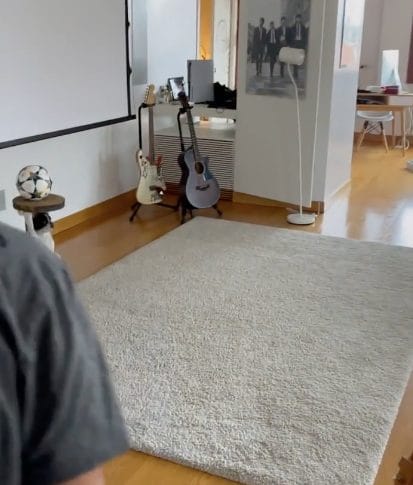 Chitarre e oggetti da collezione in casa