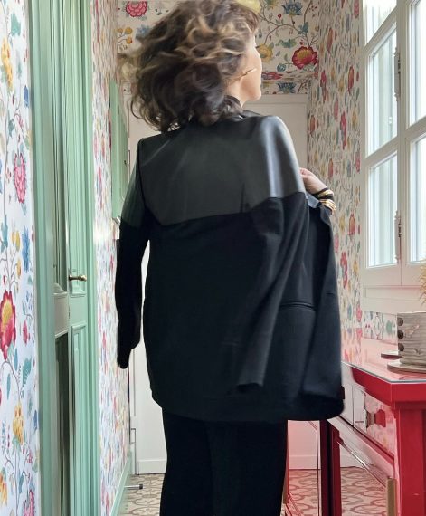 Chiara Francini all'ingresso di casa