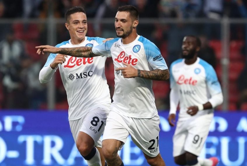 Con un gran finale il Napoli vince a Cremona e conquista i tre punti. Gol di Politano, Simeone, Lozano e Olivera.