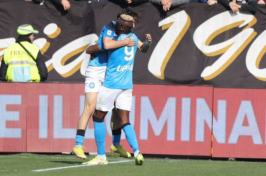 La generosità del georgiano permette a Osimhen di segnare un'altra doppietta.