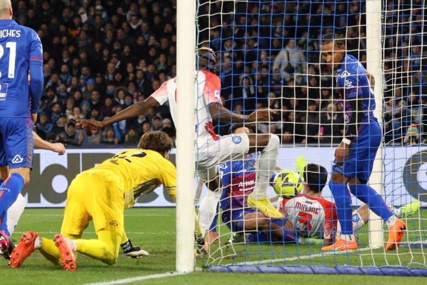 Di occasioni per raddoppiare il Napoli ne ha tantissime, Osimhen in mischia raddoppia.