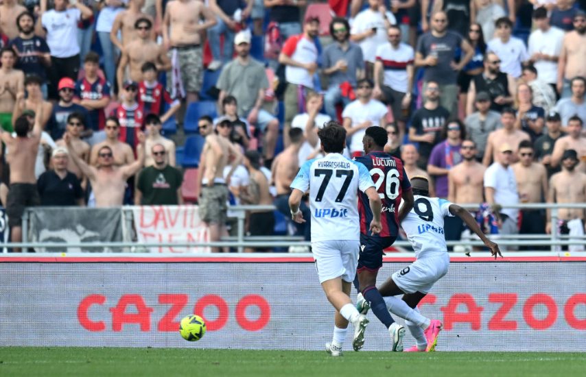 Osimhen con un tiro perfetto batte Skorupski, il Napoli segna al Dall'Ara contro il Bologna.