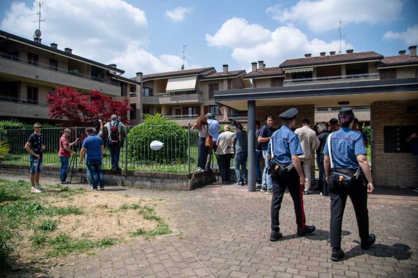 La Scientifica ha sequestrato l'arma del delitto, indicata dallo stesso Impagnatiello: si tratta di una lama da cucina, ripulita con acqua e sapone e riposta in mezzo ad altri coltelli