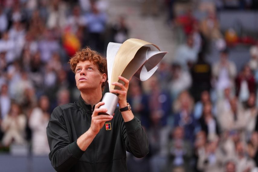 Una finale rapidissima. Partita senza storia con Zverev spazzato via in 57 minuti, 6-1 6-2 per Sinner e quinto 1000 di fila. Mai nessuno c'era riuscito.