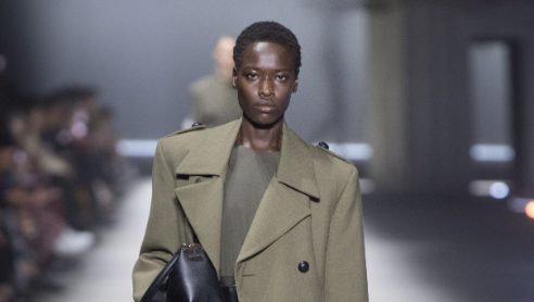 Cappotti di tendenza per l'inverno 2024: i modelli doppiopetto in stile ...