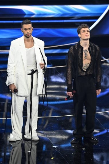 Mahmmod in Ann Demeulemeester Blanco in Valentino Sanremo 2022