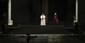 Le foto più famose di Papa Francesco durante il suo pontificato