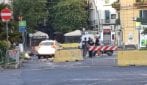 Vomero, si schianta con l'auto contro i new jersey di cemento di piazza degli Artisti