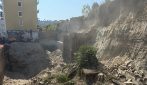 Crolla costone vicino al cantiere di Fuorigrotta