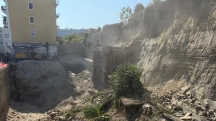 Crolla costone vicino al cantiere di Fuorigrotta