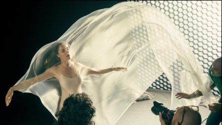 Calendario Pirelli 2026: le foto del backstage con Luisa Ranieri, Isabella Rossellini e Irina Shayk