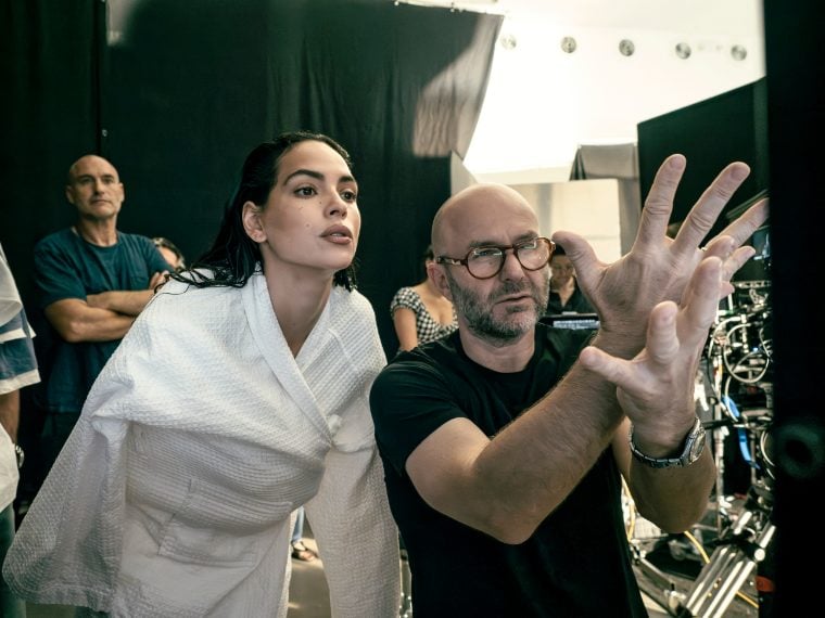 Dal backstage del Calendario Pirelli 2026 di Sølve Sundsbø, foto di Alessandro Scotti