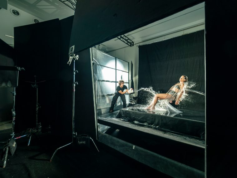 Dal backstage del Calendario Pirelli 2026 di Sølve Sundsbø, foto di Alessandro Scotti