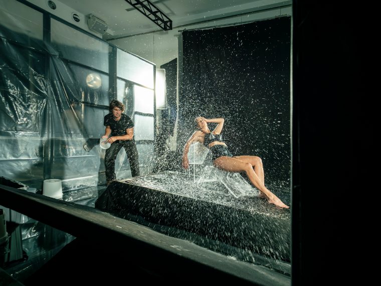 Dal backstage del Calendario Pirelli 2026 di Sølve Sundsbø, foto di Alessandro Scotti