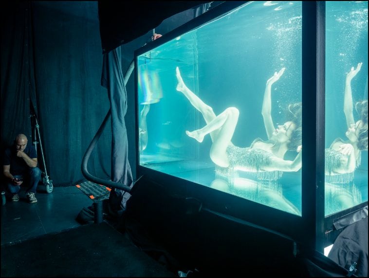 Dal backstage del Calendario Pirelli 2026 di Sølve Sundsbø, foto di Alessandro Scotti