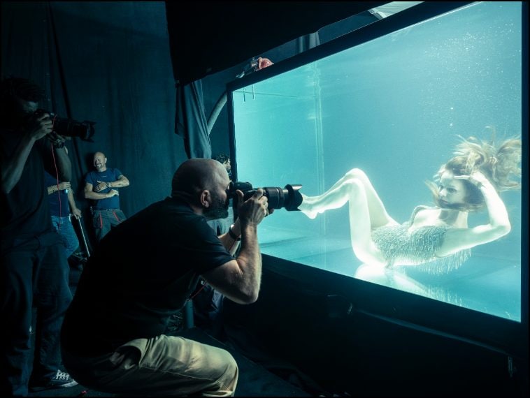 Dal backstage del Calendario Pirelli 2026 di Sølve Sundsbø, foto di Alessandro Scotti