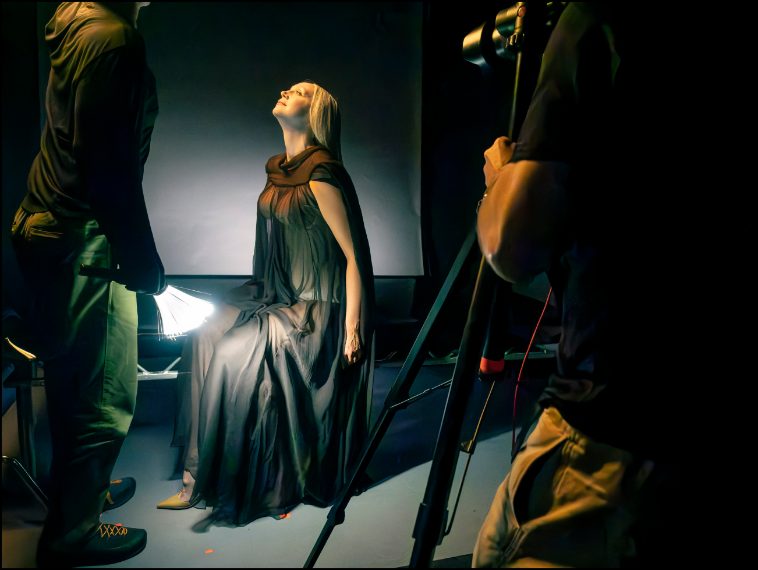 Dal backstage del Calendario Pirelli 2026 di Sølve Sundsbø, foto di Alessandro Scotti