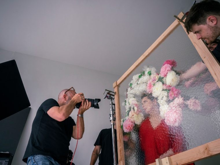 Dal backstage del Calendario Pirelli 2026 di Sølve Sundsbø, foto di Alessandro Scotti