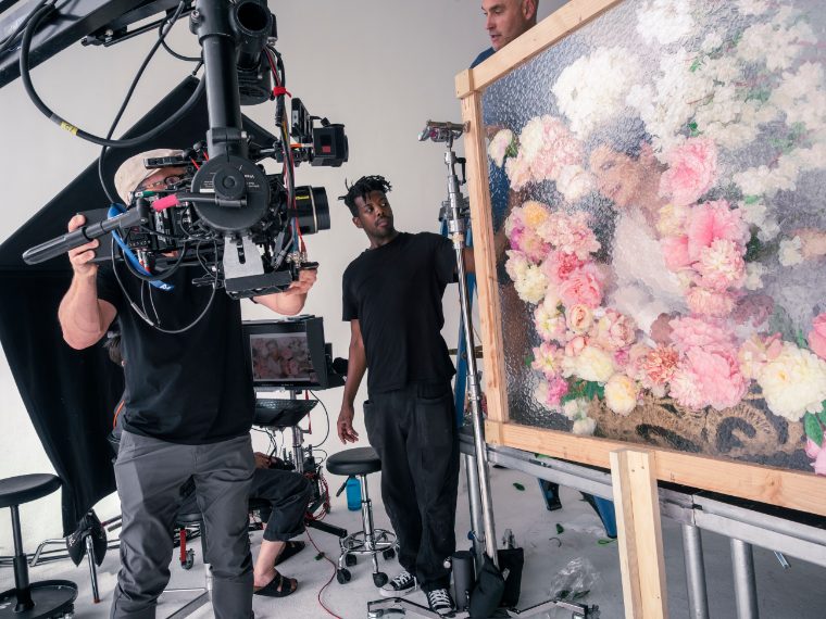 Dal backstage del Calendario Pirelli 2026 di Sølve Sundsbø, foto di Alessandro Scotti