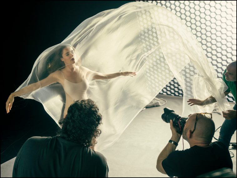 Dal backstage del Calendario Pirelli 2026 di Sølve Sundsbø, foto di Alessandro Scotti