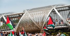 La Global Sumud Flotilla salpa verso Gaza per aprire un corridoio umanitario